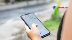 How to View Google Maps Latitude Longitude on Android